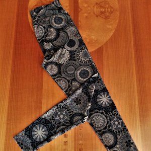 LULAROE! OS- LEGGINGS, MANDALA PATTERN